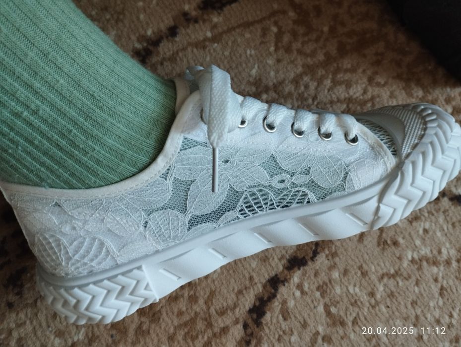 нови дамски обувки с мрежа