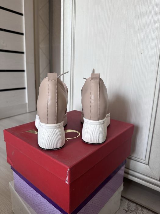 Продам весенний обувь