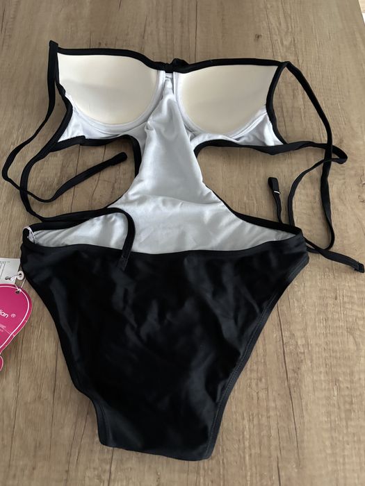 Costum de baie deosebit dintr o singura piesă