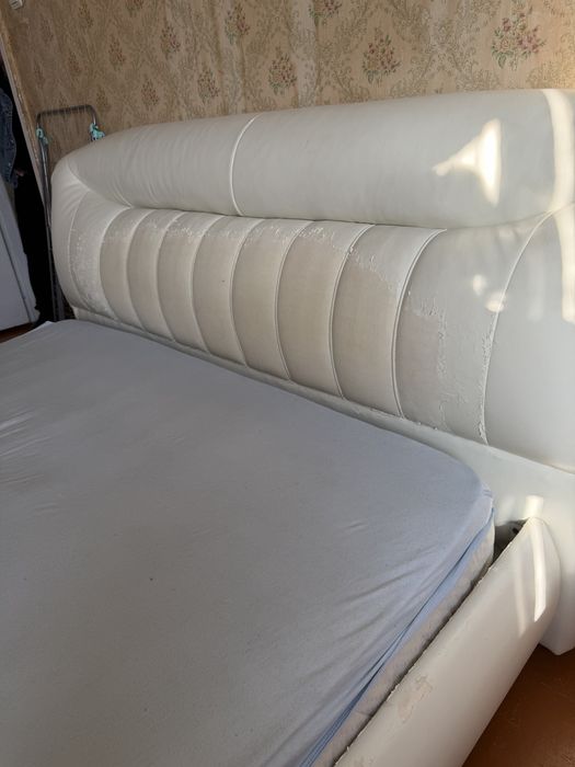 Продам 2х спальную кровать