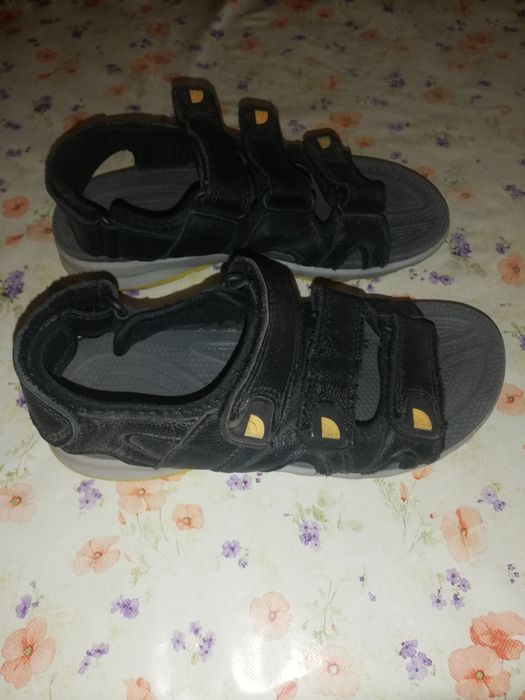 Сандалии на мальчика-подростка, продам!!!
