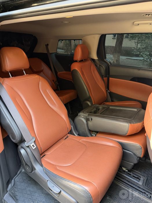 Kia Carnival……..