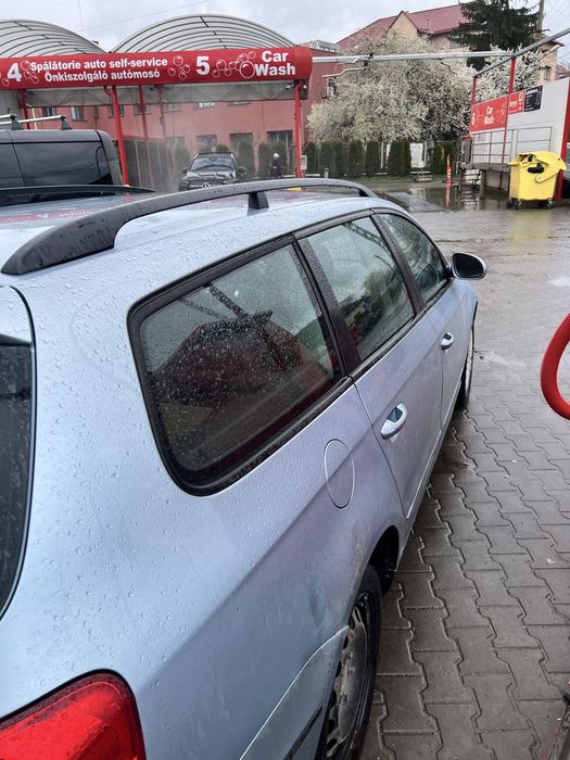 Vand passat b6 din 2006 2 L 140 de cai , masina trage bine motoru se aude perfect , are mici defecte datorita varstei interior 8/10 la pretul 1400