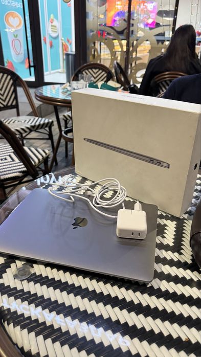 Продам MacBook Air 13