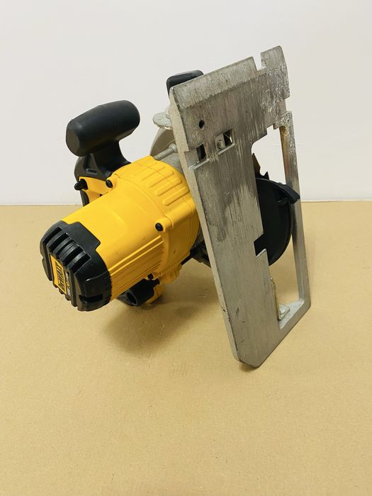 Circular dewalt DCS391