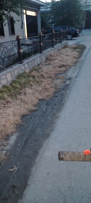 Брусчаткаларни ажрикдан тозалаш хизмати