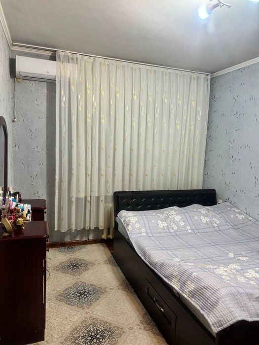 Срочно! Юнусабад-15 2/1/4 метро Туркистон.Первая линия.Собственик!