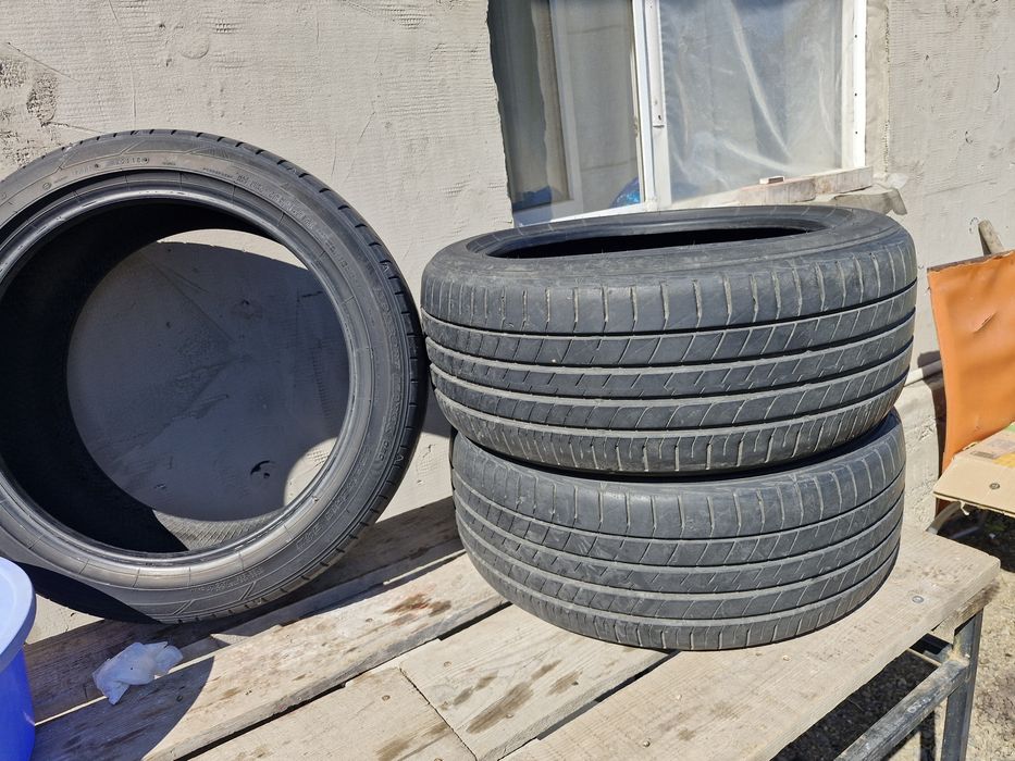 продам шины. 3 шт. R18.235/45