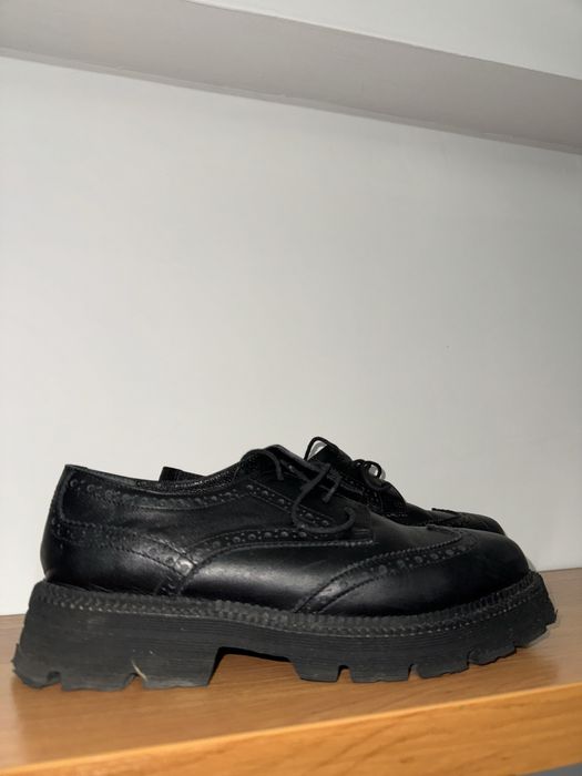 Продам женские ботинки