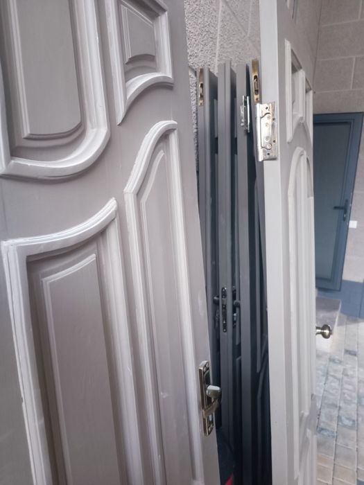 Двери (чистое дерево) в хорошем состоянии