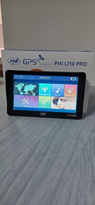 GPS PNI L710 PRO 7" cu Parasolar – Harti iGO Primo HERE 2026 la zi + 2 Alimentatoare