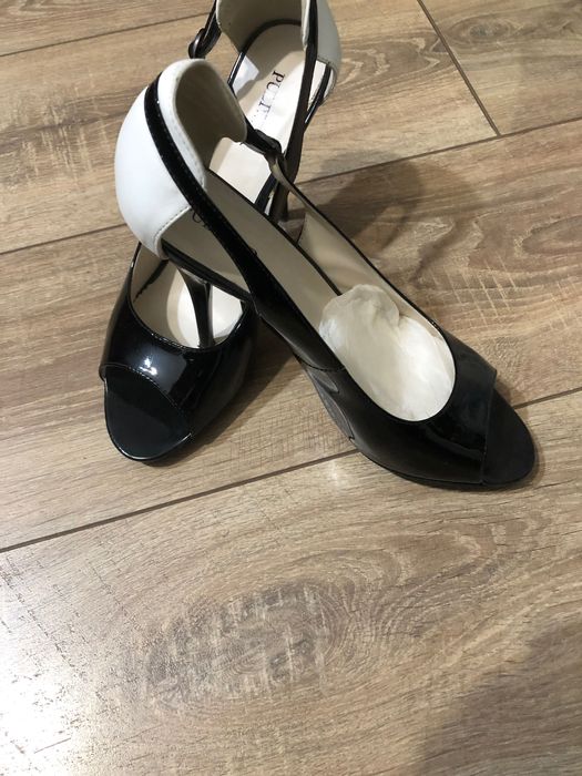 Продаётся женская обувь кожанная