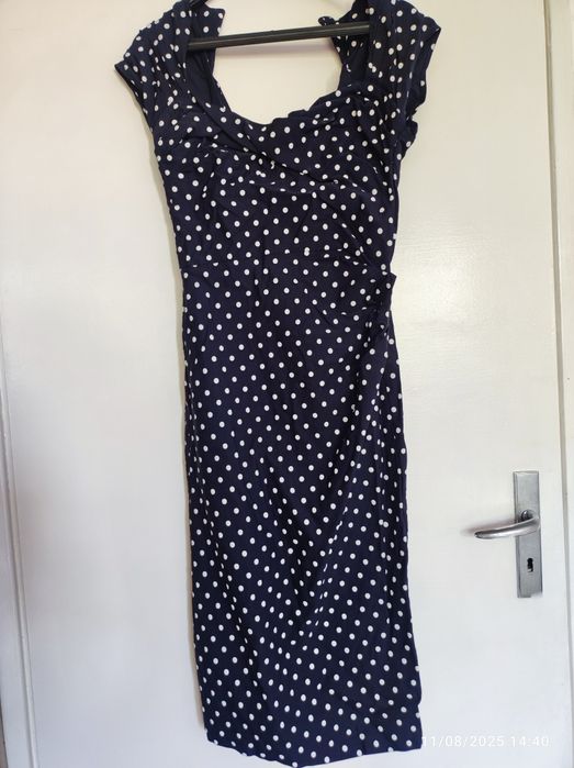 Синя рокля на точки