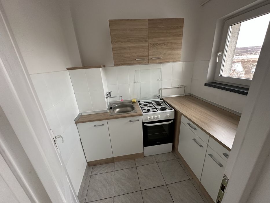 Garsoniera de inchiriat, Marasti