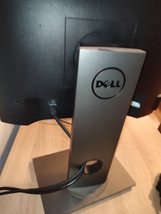 19" инча Dell монитор