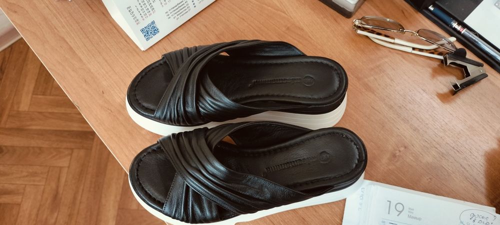 Продам кожанные шлепки