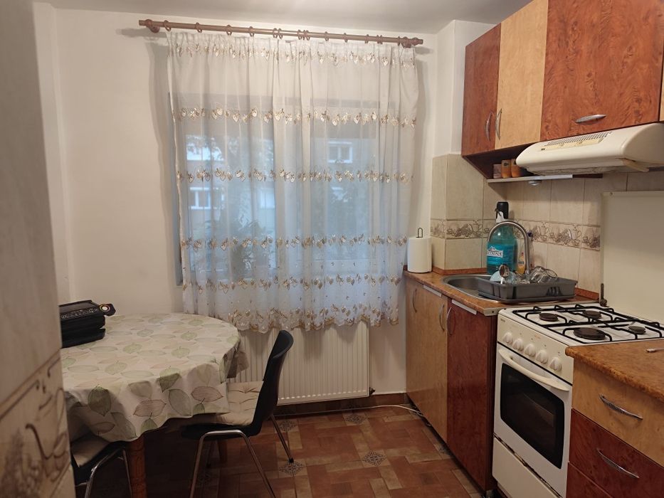 Inchiriez ap. 2 cam la parter, spatios, mobilat,utilat,parcul Magnolia
