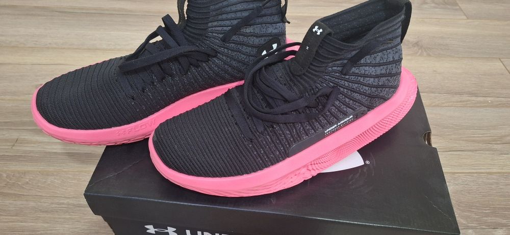 UNDER ARMOUR маратонки