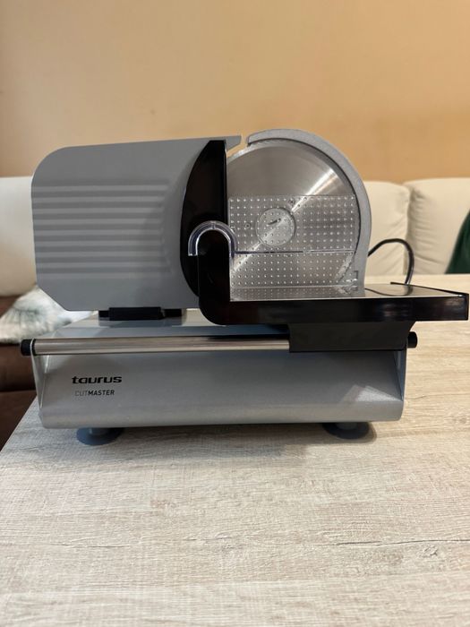 Колбасорезачка taurus