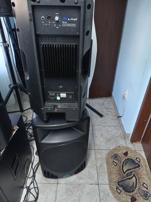 Vind boxe active ALTO Pe 12 țoli. S-au schimb tot în domeniu. l.
