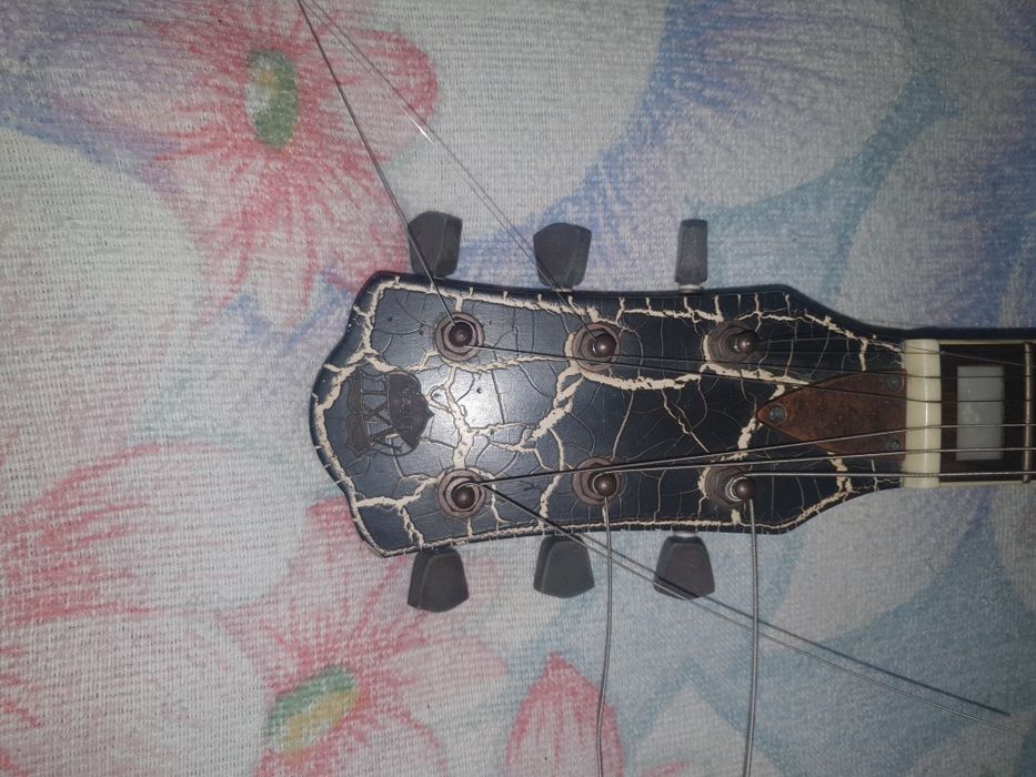 Продам электрогитару les paul AXL