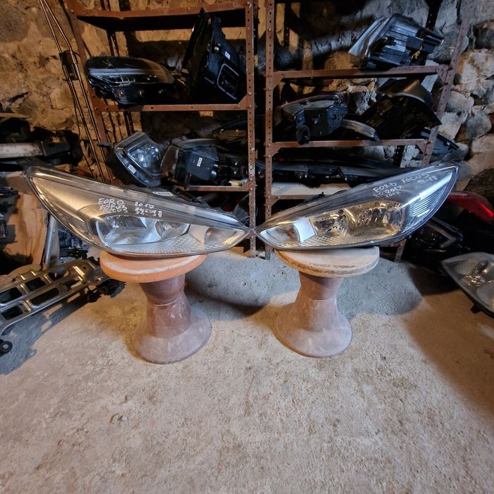 Ford Focus 2017 ляв и десен фар 14-18