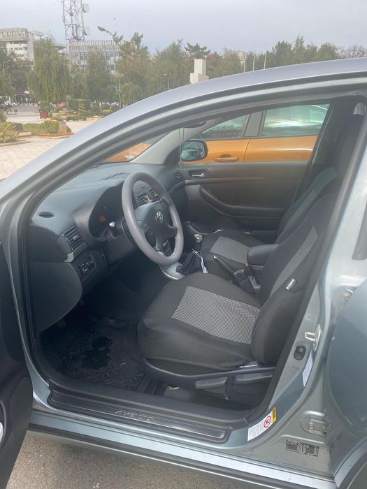 Vând Toyota Avensis 1.8