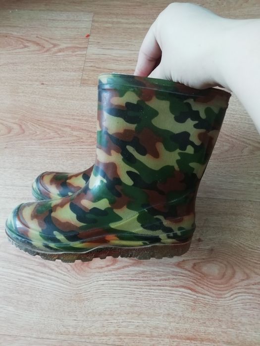 Резиновые сапоги.