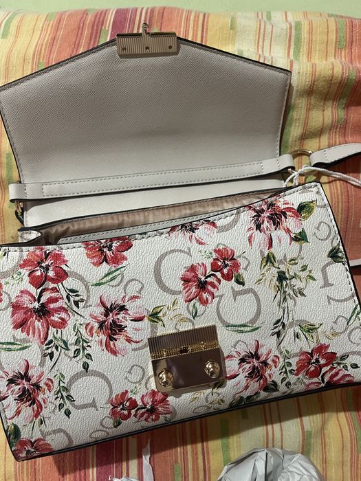 Дамска чанта guess