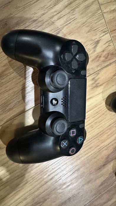 Consola Playstation PS4 + controller + dock station