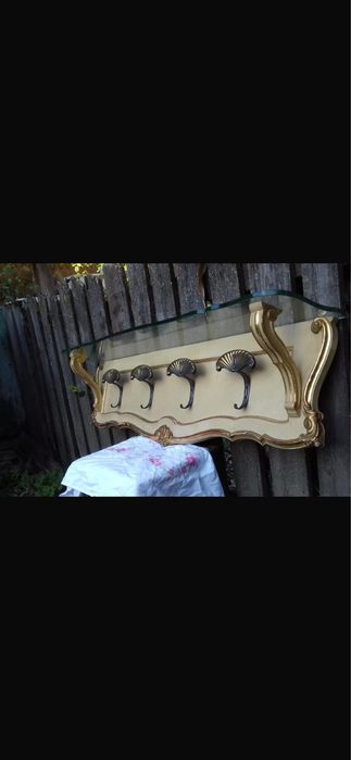 Cuier vechi venetian,cu foita de aur.