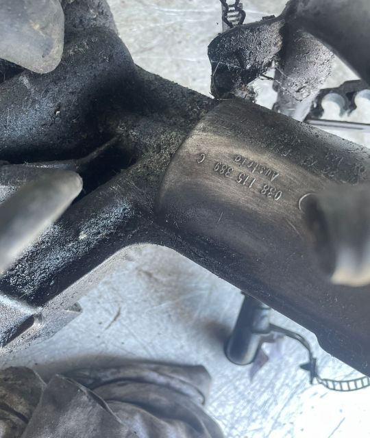 Carcasa filtru ulei 038 115 389C BBB Volkswagen VW Passat B5.5 (facel