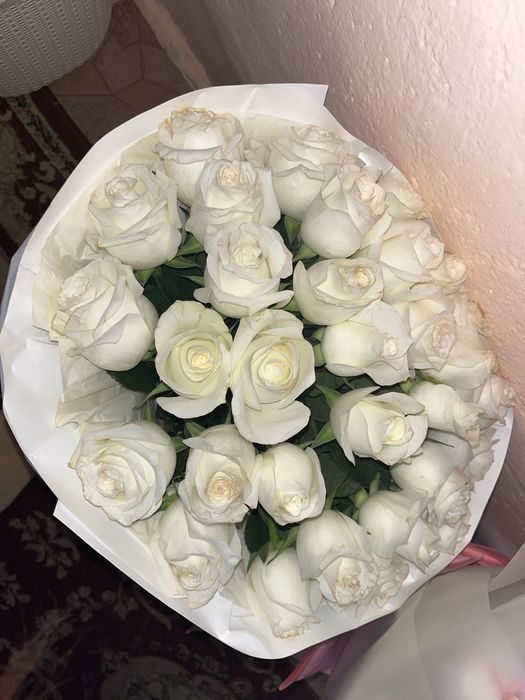 31 шт белые розы