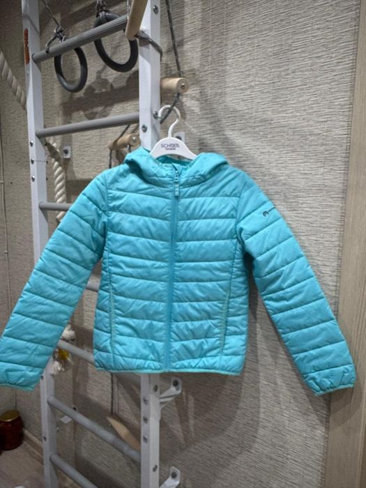 Ветровка, куртка, шубка на девочку