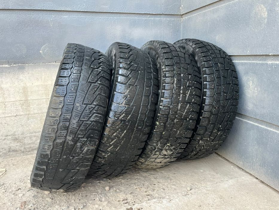 Продам шины 215/70R16