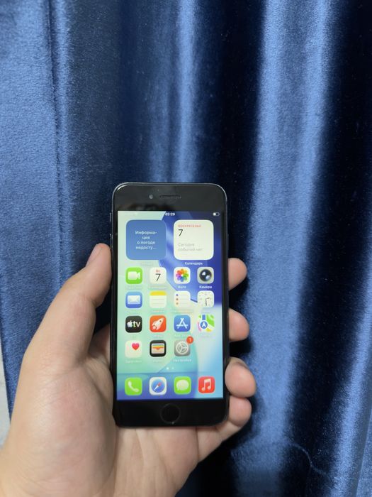 Продам Айфон SE 2020/64G