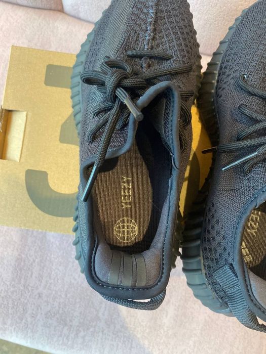 Yeezy boost 350v2 onyx black