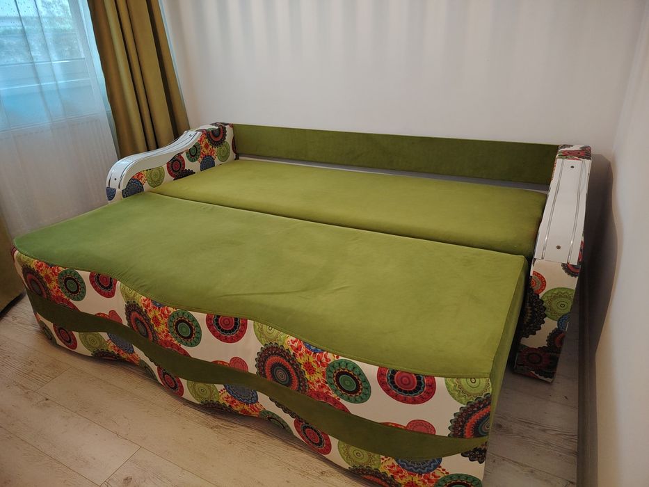 Canapea extensibila, 1.60 extinsa, 2.00.Popesti Leordeni . 900 Ron.Fara transport 0731475476