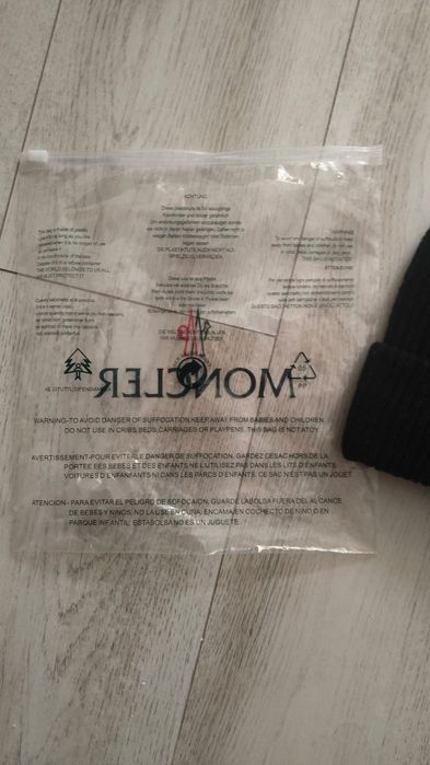 Caciulă Moncler neagra