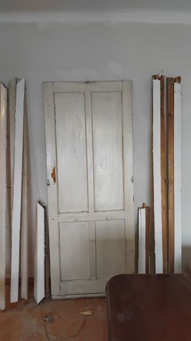 Продам деревянный дверь и тумба из дерева