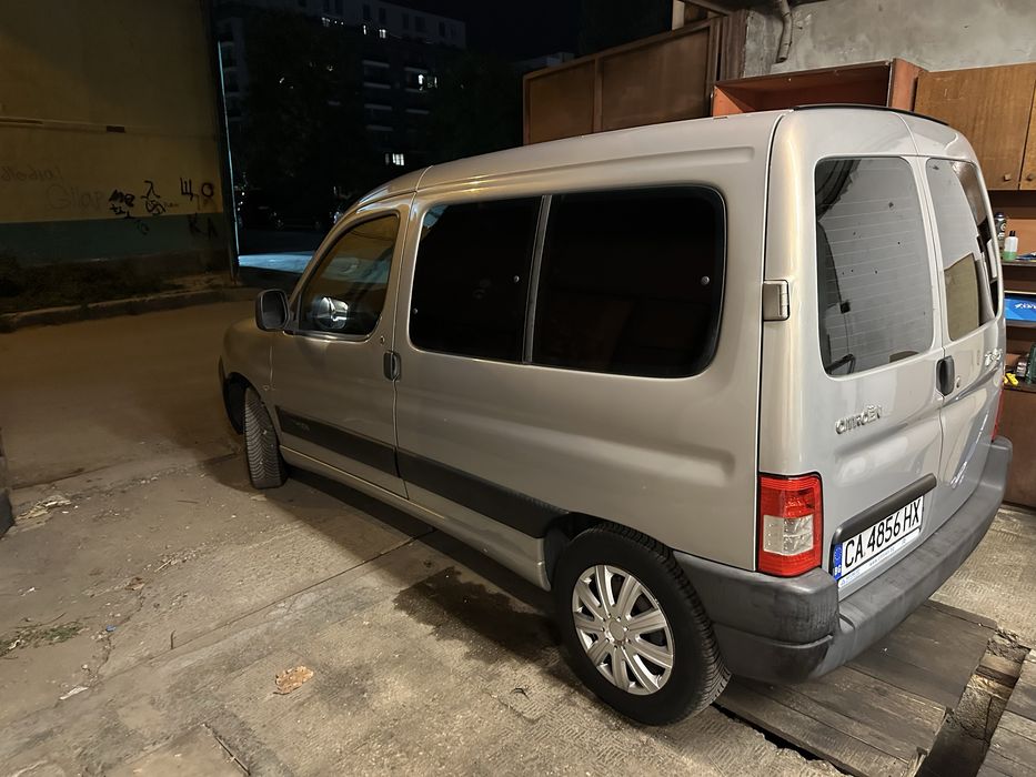 Затъмняване на стъкла ,Автодетайлинг ,претапициране на волани и тавани