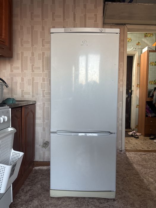Холодильник INDESIT