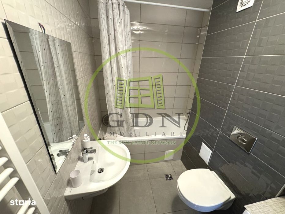 Garsoniera semidecomandata cu bucatarie separata, 39mp + balcon, compl