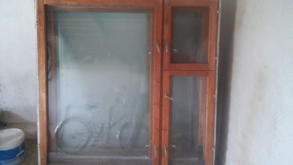 Ағаш терезе подоколнигiмен сатылады