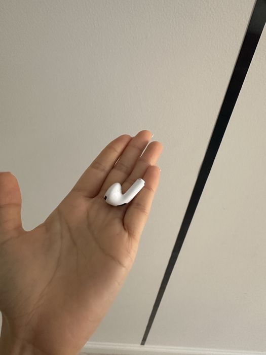 AirPods 4 оригинал левая стороная