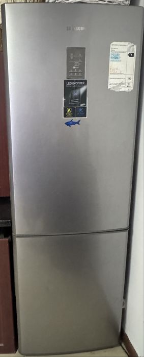 Холодильник серый