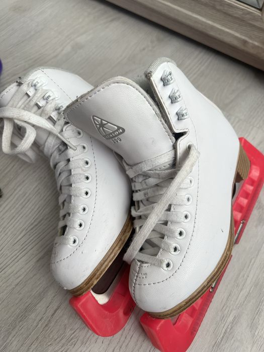 Фигурные коньки Jackson
