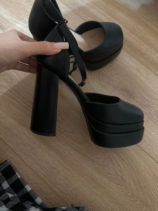 Туфли на каблуке