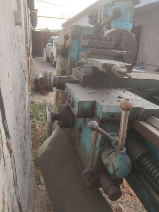 Продам Токарный станок 1д95