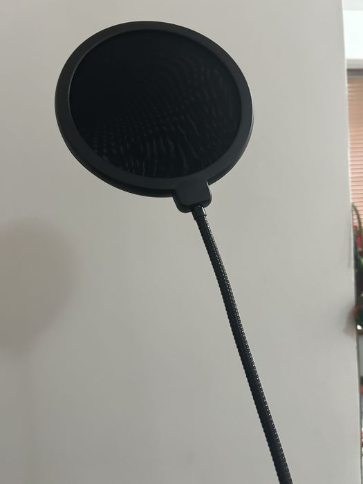 Цял комплект микрофон + стойка, пулт, филтър и кабели